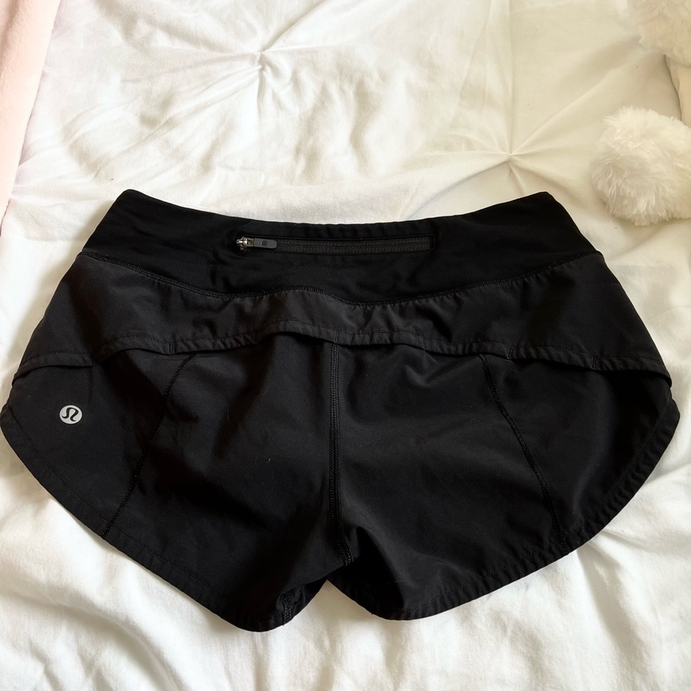 Lulu lemon speed up low rise 2.5 shorts size 0